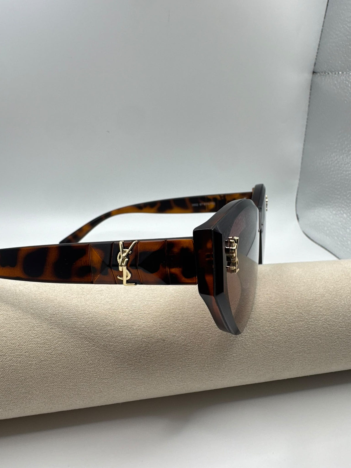 Tortoise Frame, Tan Lense Cat-eye Y Sunglasses