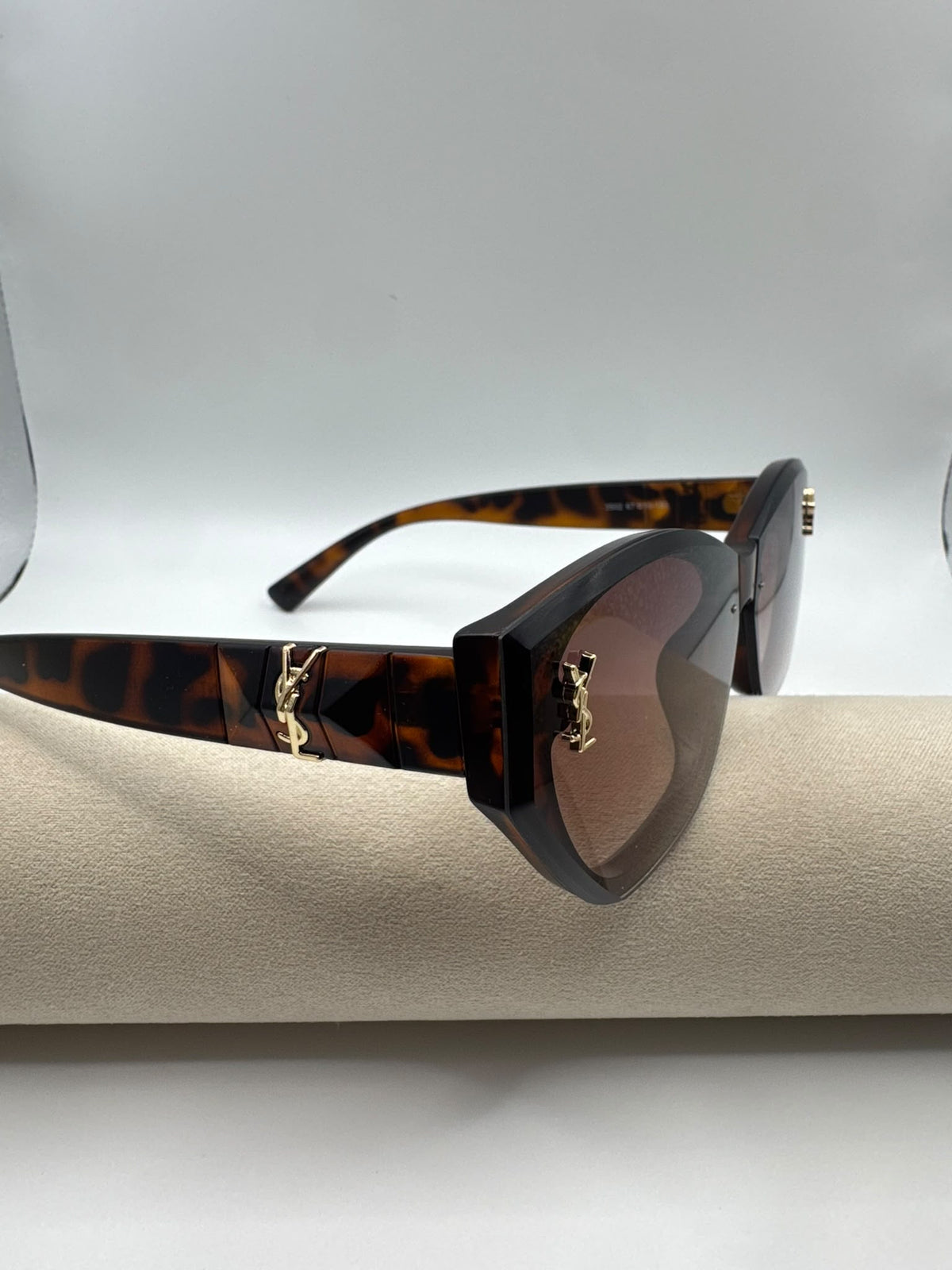 Tortoise Frame, Tan Lense Cat-eye Y Sunglasses