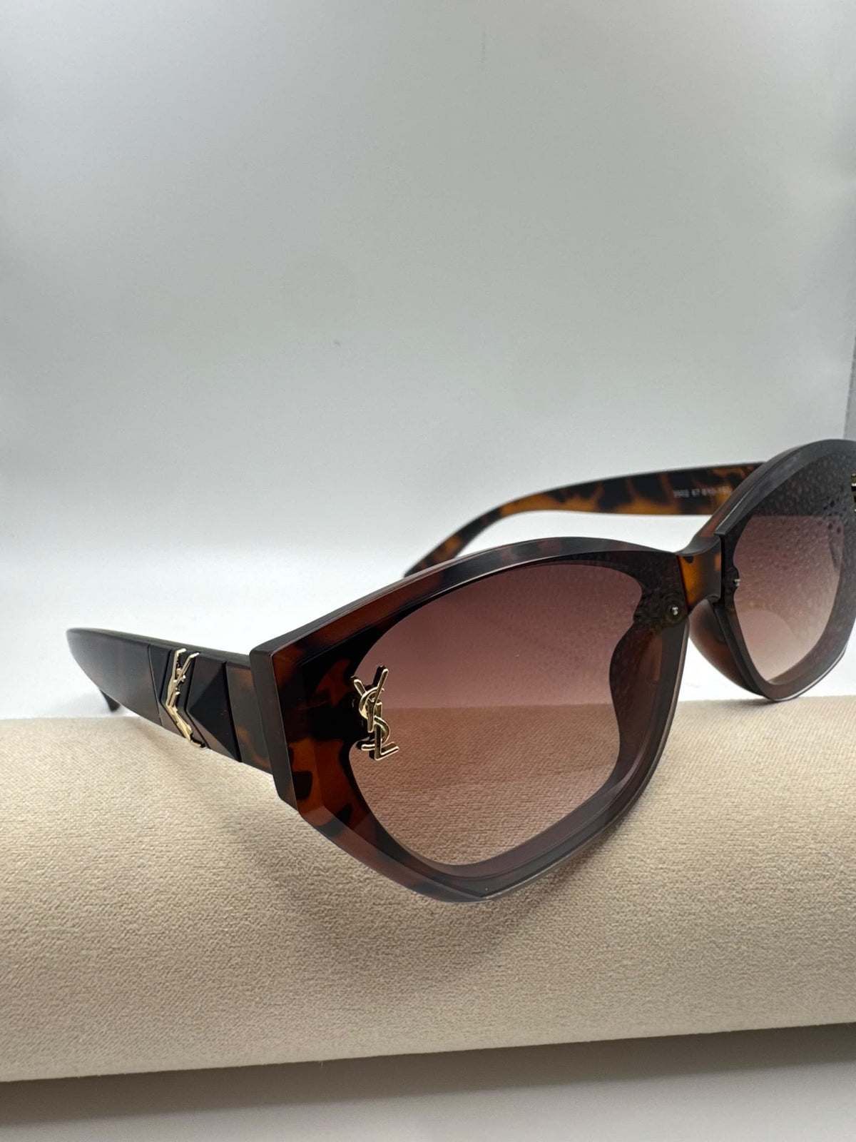 Tortoise Frame, Tan Lense Cat-eye Y Sunglasses