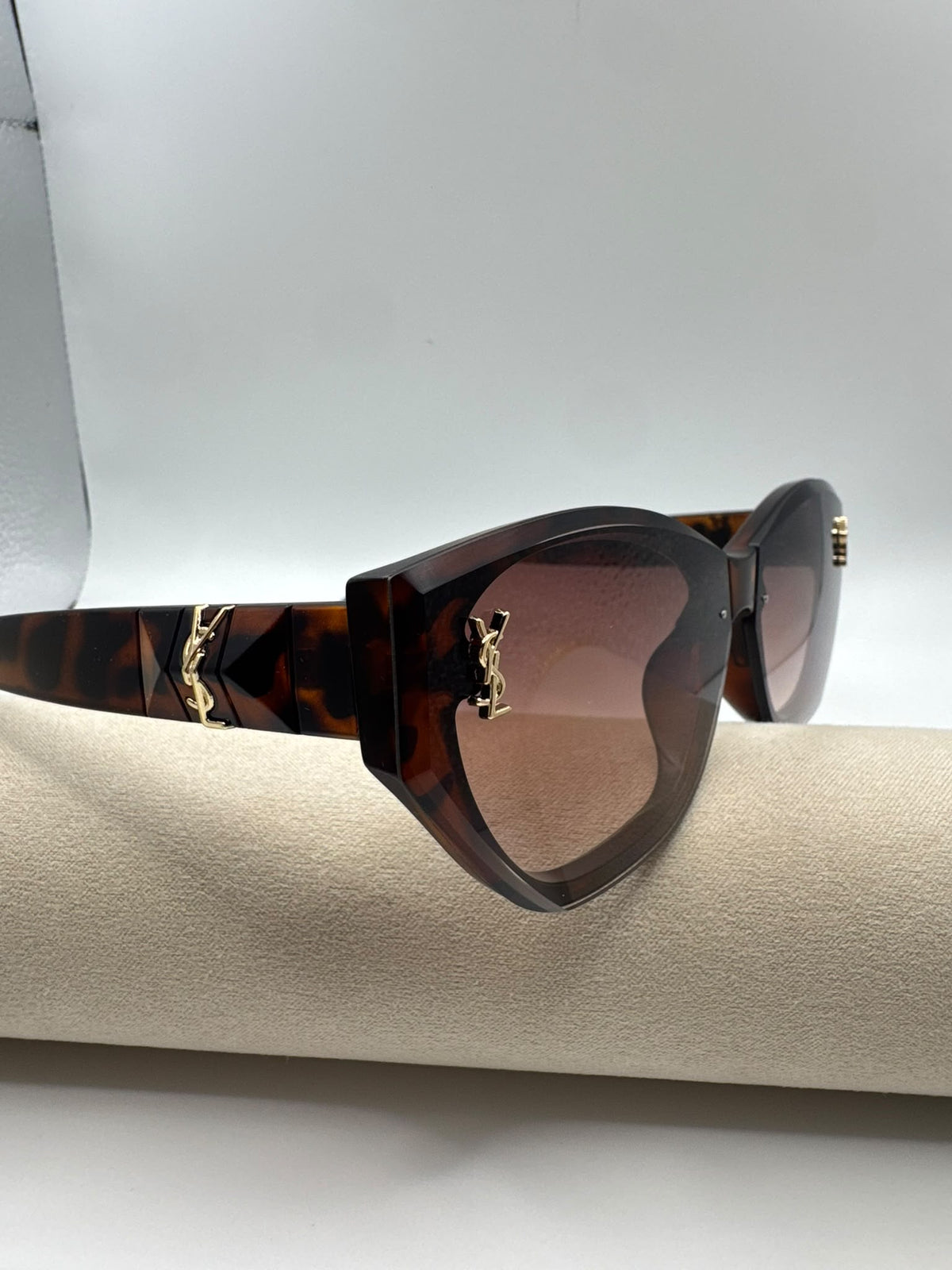 Tortoise Frame, Tan Lense Cat-eye Y Sunglasses