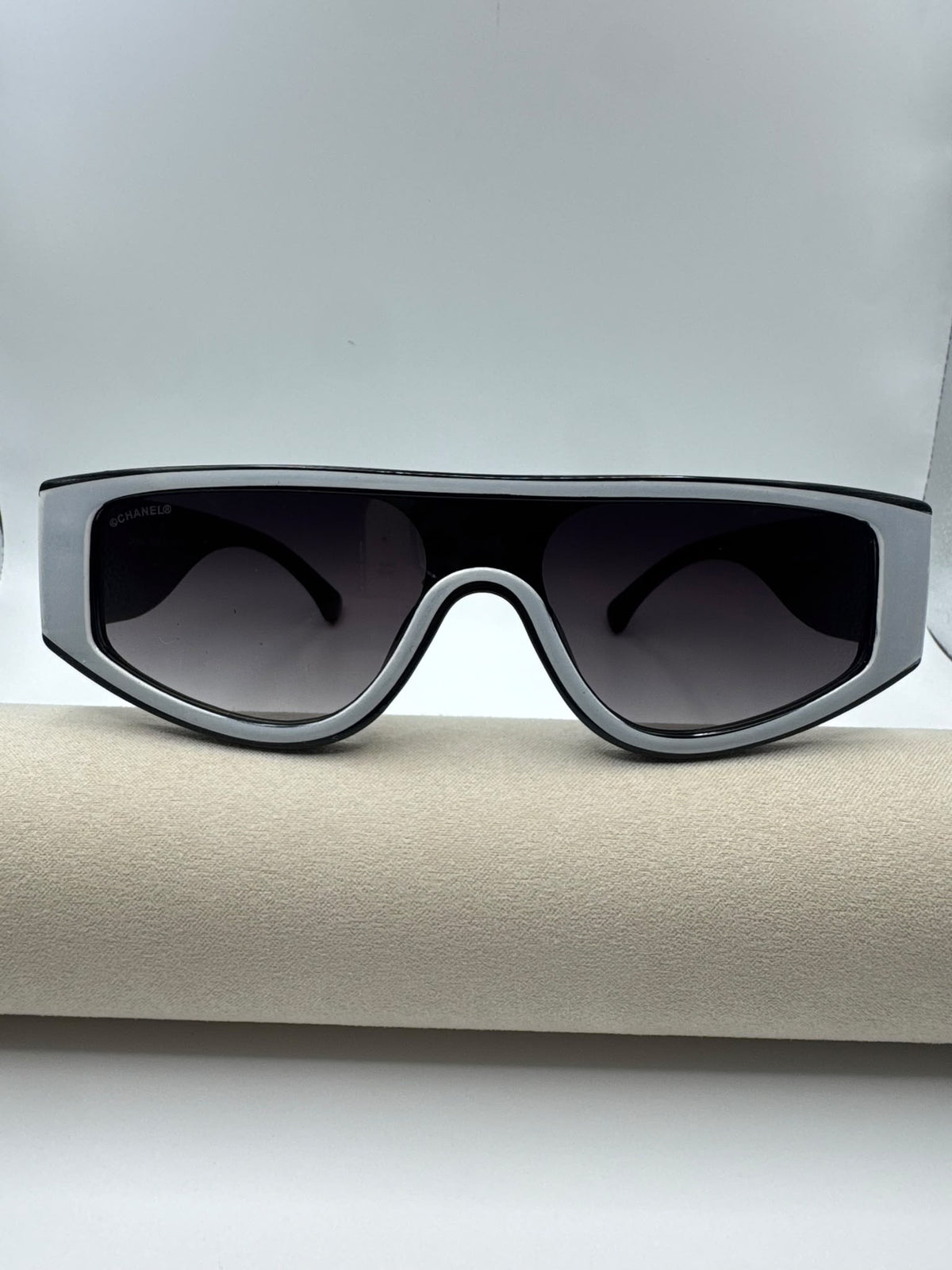 Black & White Large Frame C Sunglasses