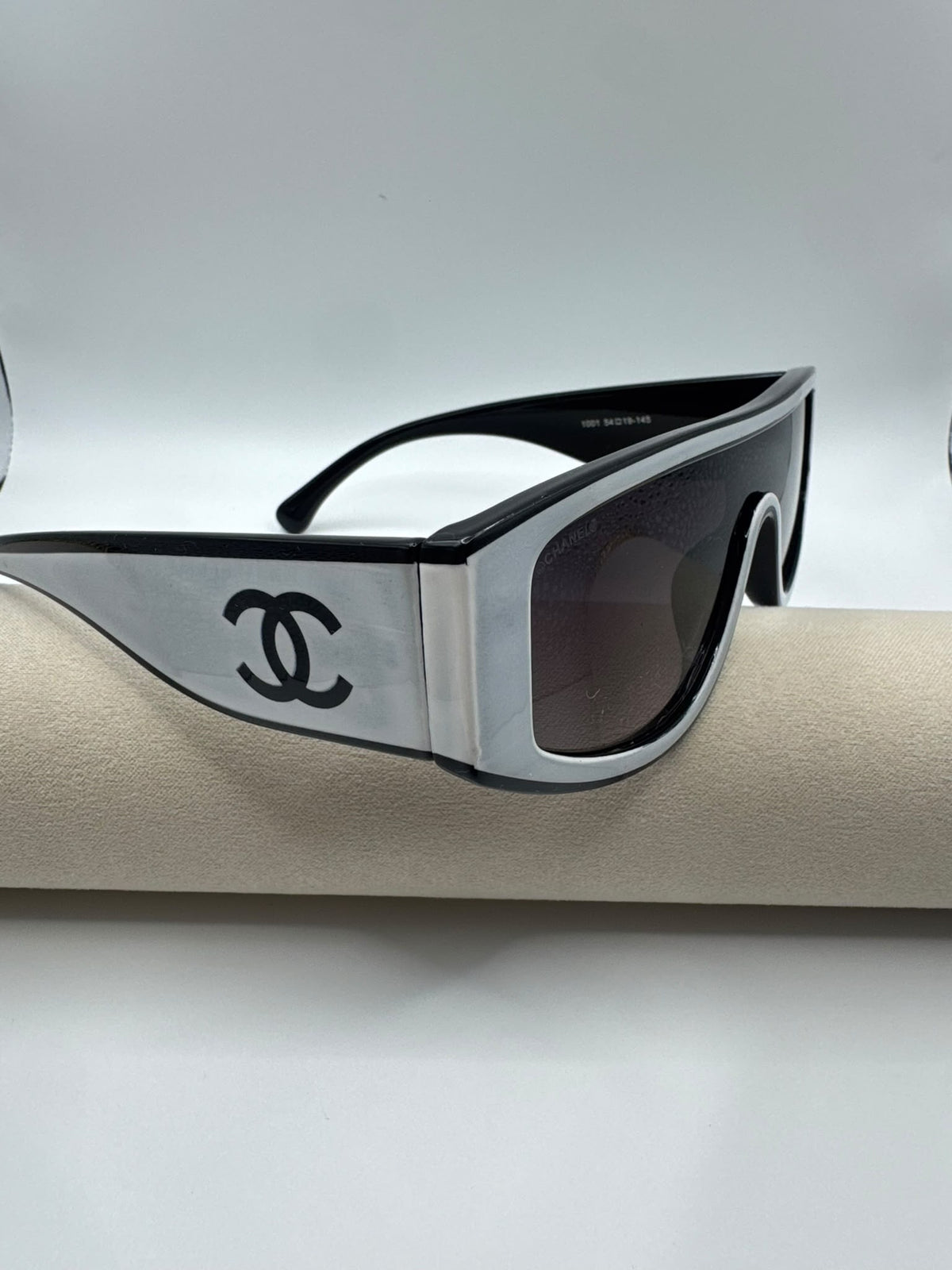 Black & White Large Frame C Sunglasses