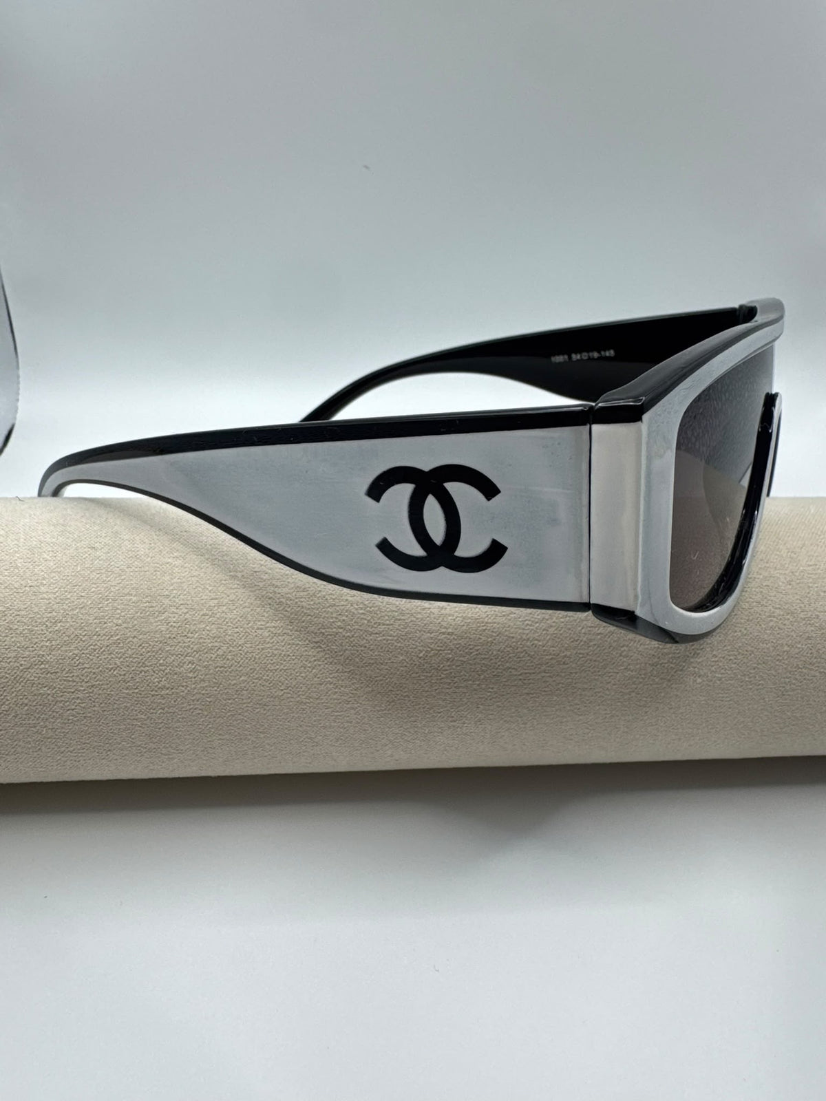 Black & White Large Frame C Sunglasses